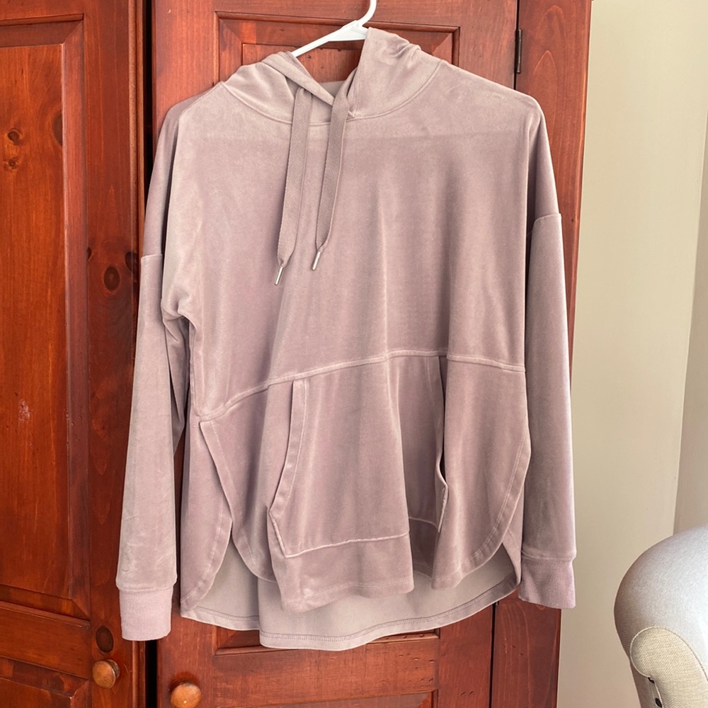 Alfani size medium sweatshirt with hood.  Good condition, greyish-lavender color